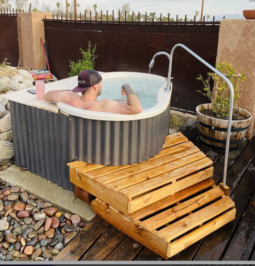 Отель Mi Kasa Hot Springs 420,Adults Only, Clothing Optional Дезерт-Хот-Спрингс Экстерьер фото