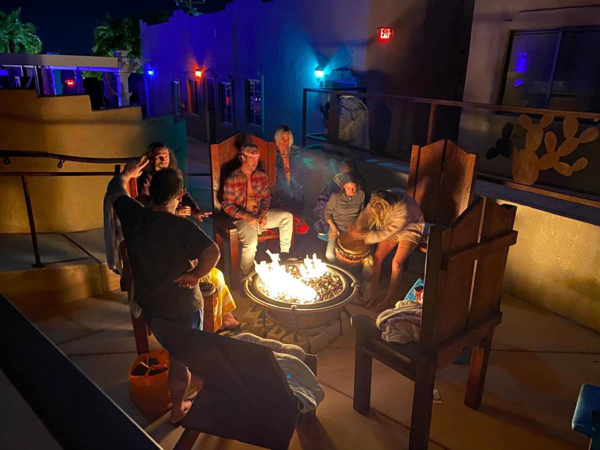 Отель Mi Kasa Hot Springs 420,Adults Only, Clothing Optional Дезерт-Хот-Спрингс Экстерьер фото