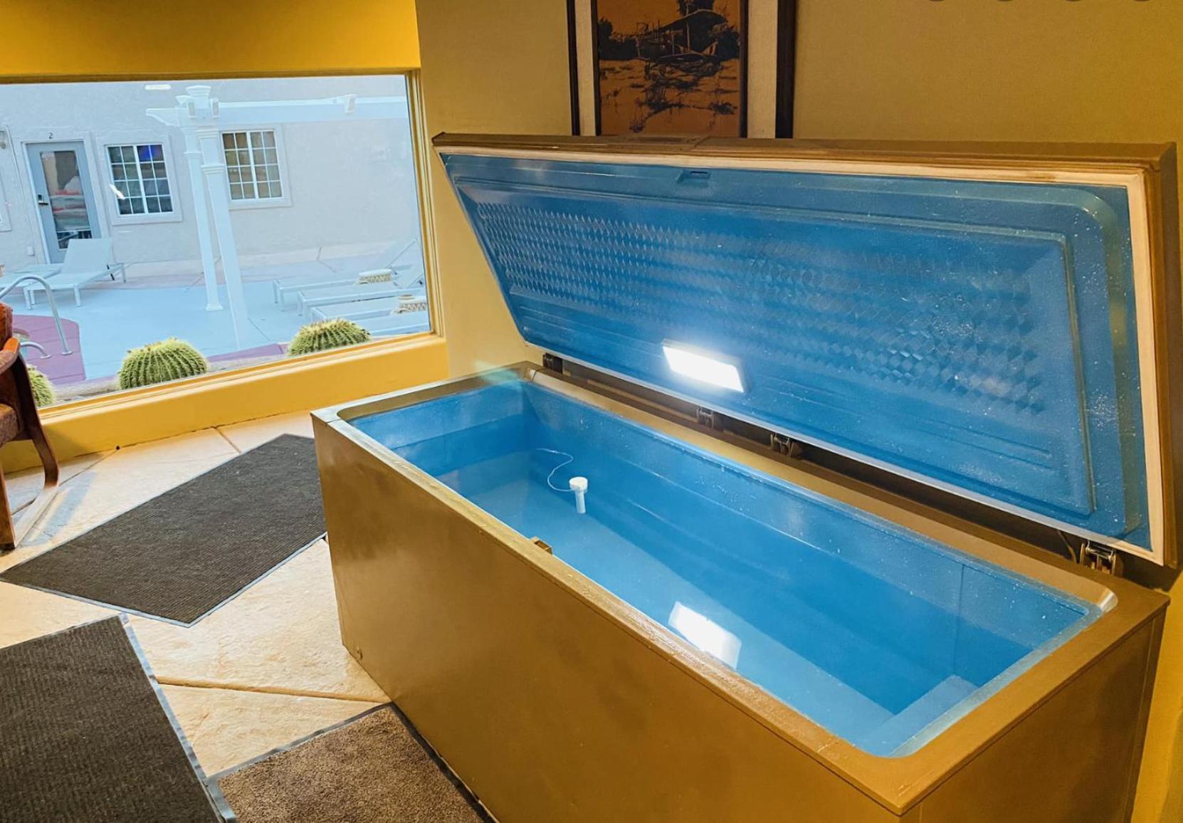 Отель Mi Kasa Hot Springs 420,Adults Only, Clothing Optional Дезерт-Хот-Спрингс Экстерьер фото